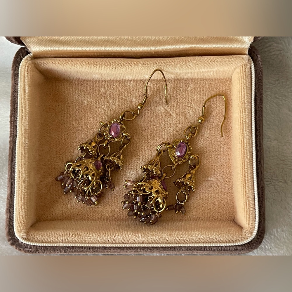 Beautiful vintage handmade earrings, India, gold tone, purple jewels - Picture 5 of 6